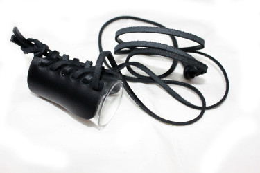 Závěsné sklo v kůži   s popruhem